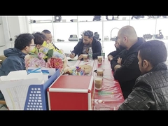 Καλωσορίστε τους φίλους μου.